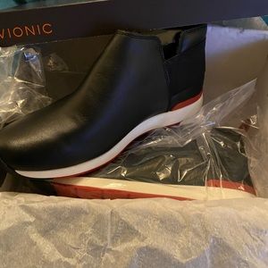 NIB Vionic Black cece slip on sneakers